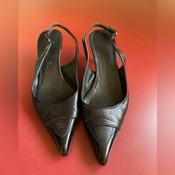 Gorgeous Chanel Black Slingback Heels. Size 38. Signature Logo. - Picture 1 of 9